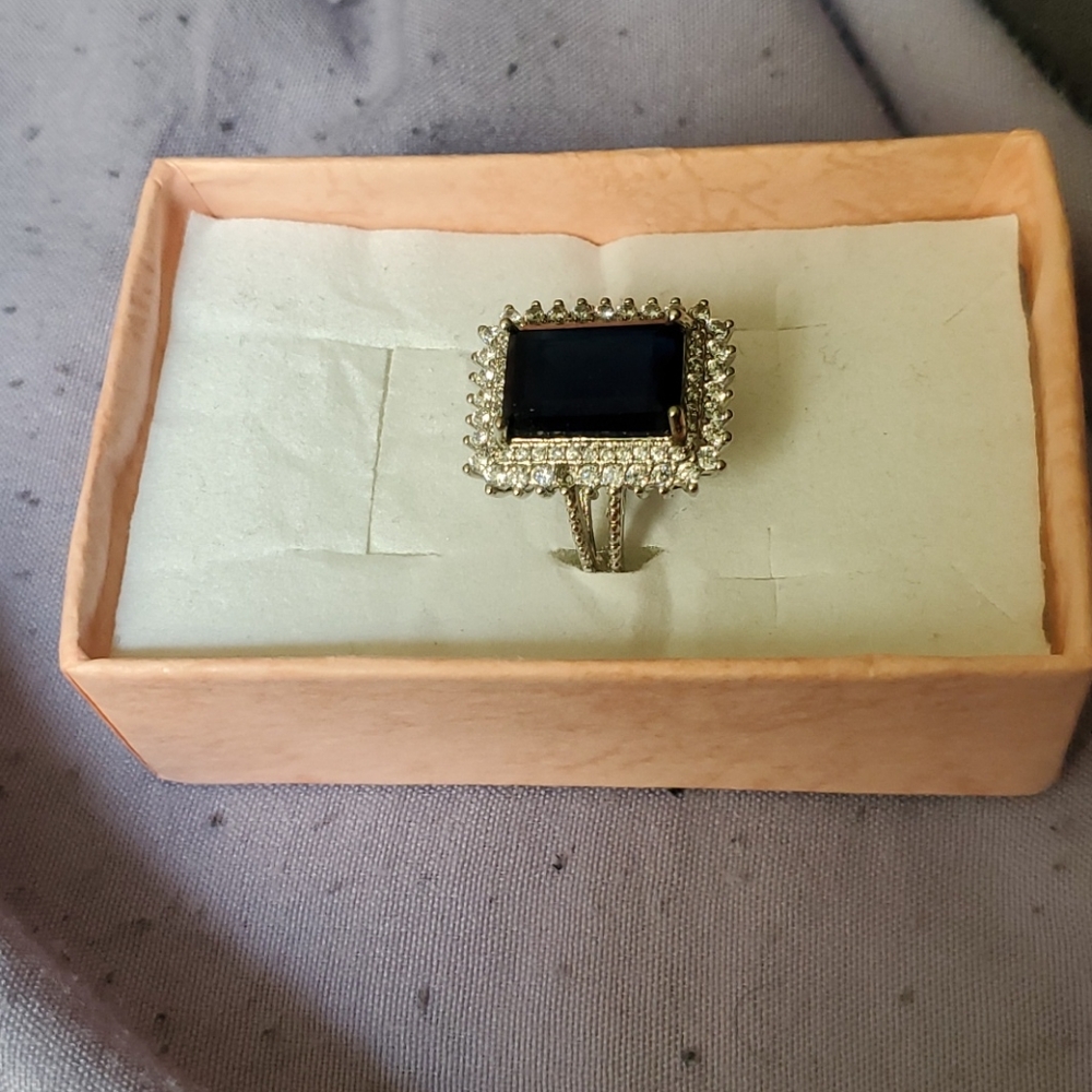 Ring - Picture 2 of 5